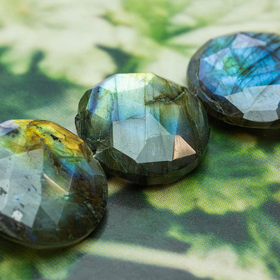 Machine vs. Hand-Cut Gemstones