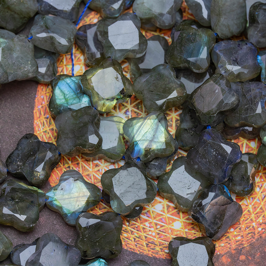 New 13mm Faceted Clovers