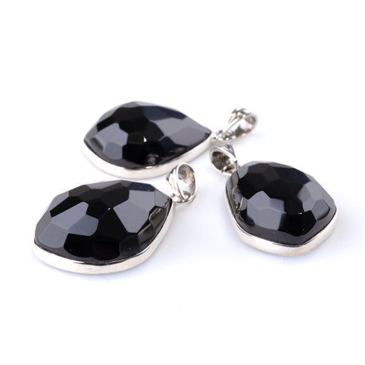 This is a Dakota Stones Black Spinel pendant from the Dakota Stones collection.