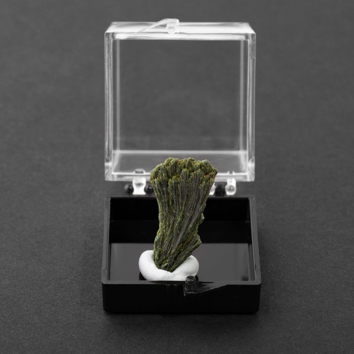 Epidote 20-40mm Specimen - Limited Editions